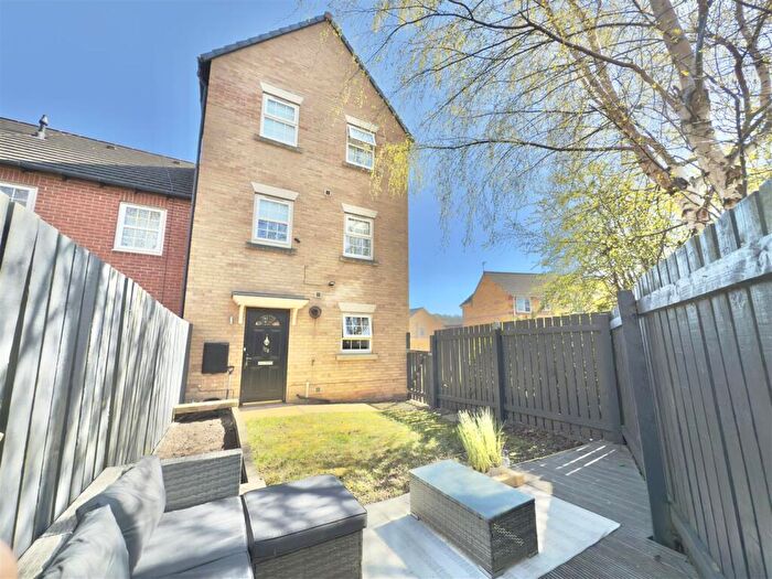 2 Bedroom End Of Terrace House To Rent In Barnsbridge Grove, Barnsley, S70