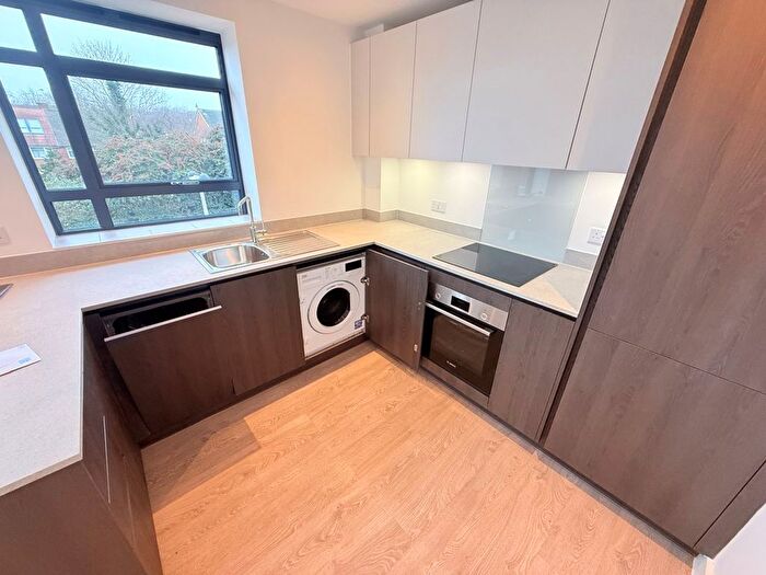 2 Bedroom Flat To Rent In Charlotte Court, Oakwood, N14