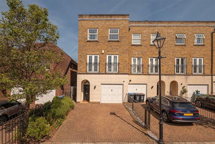 4 Bedroom End Of Terrace House For Sale In Chadwick Place, Long Ditton, Surbiton, KT6