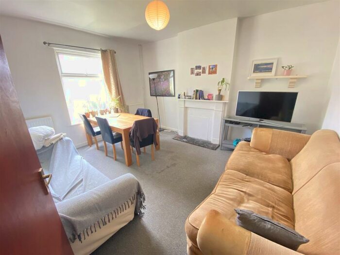 4 Bedroom Semi-Detached House To Rent In Chesterton Road, Cambridge, CB4