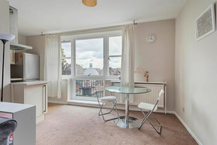 1 Bedroom Flat To Rent In Kennington Park Road, London, SE11