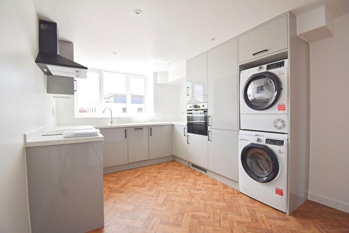 1 Bedroom Flat To Rent In Araby Corner, Shepperton, TW17