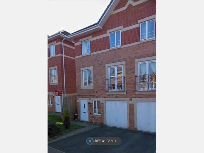 4 Bedroom End Of Terrace House To Rent In Anchor Crescent, Birmingham, B18