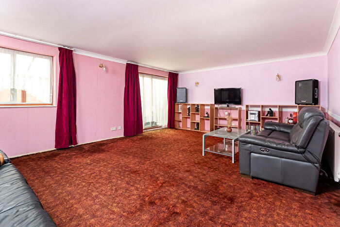3 Bedroom End Of Terrace House For Sale In Buckerills, Basildon, SS13