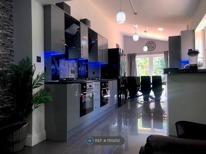 10 Bedroom Semi-Detached House To Rent In Erleigh Road, Reading, RG1