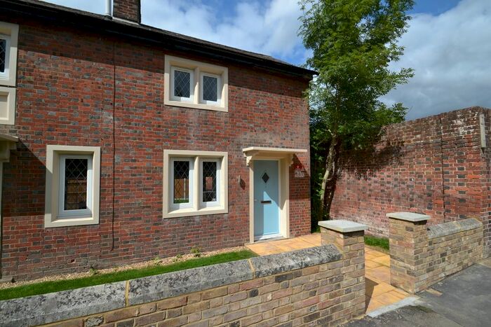 2 Bedroom Semi-Detached House To Rent In Frogmore, St.Albans, AL2