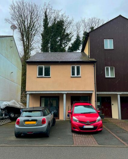 3 Bedroom End Of Terrace House To Rent In Porth Y Llechen, Y Felinheli, Gwynedd, LL56