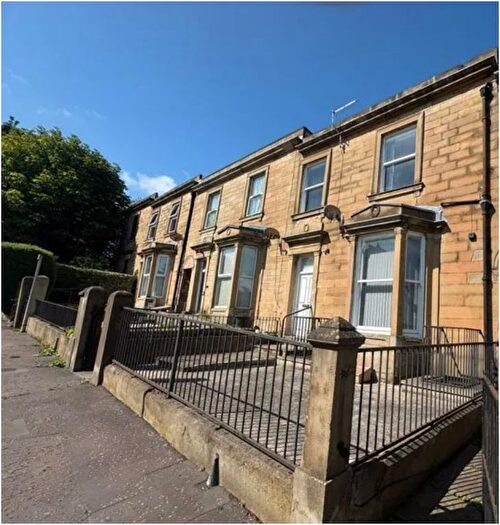 2 Bedroom Flat To Rent In Trinity Street, Edgerton, Huddersfield, HD1