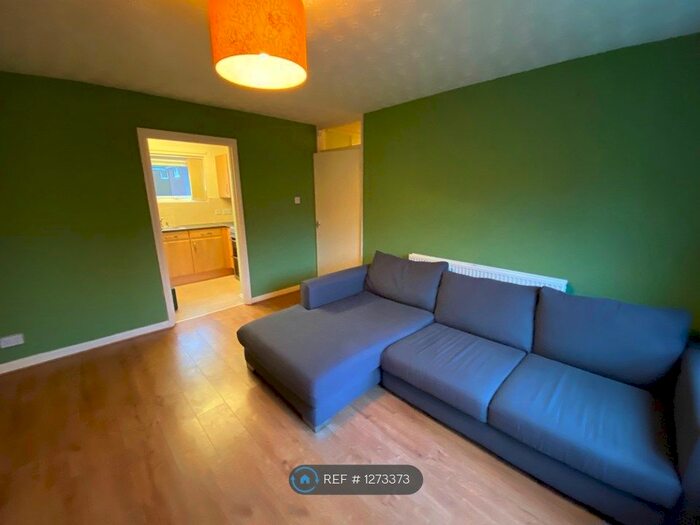 2 Bedroom Flat To Rent In Lingfoot Crescent, Sheffield S8