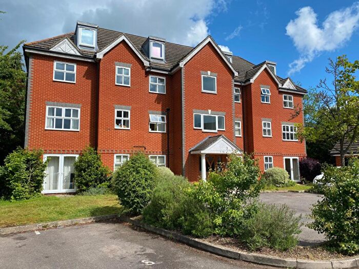 2 Bedroom Flat To Rent In Woking, GU21