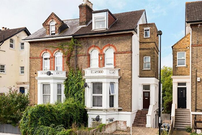 1 Bedroom Flat For Sale In Upper Grove, South Norwood, SE25