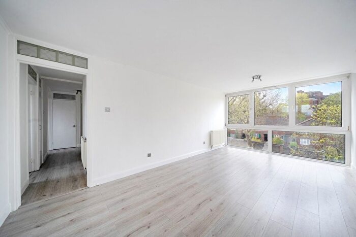 2 Bedroom Flat For Sale In Westleigh Avenue, Putney, London, SW15