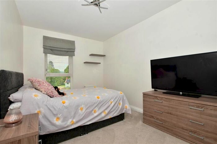 2 Bedroom Flat For Sale In Charlotte Way, Leybourne, West Malling, Kent, ME19