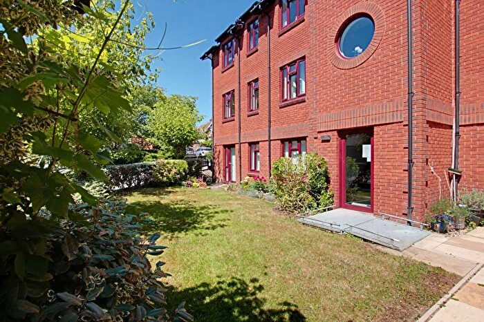 2 Bedroom Flat For Sale In Polebarn Road, Trowbridge, BA14