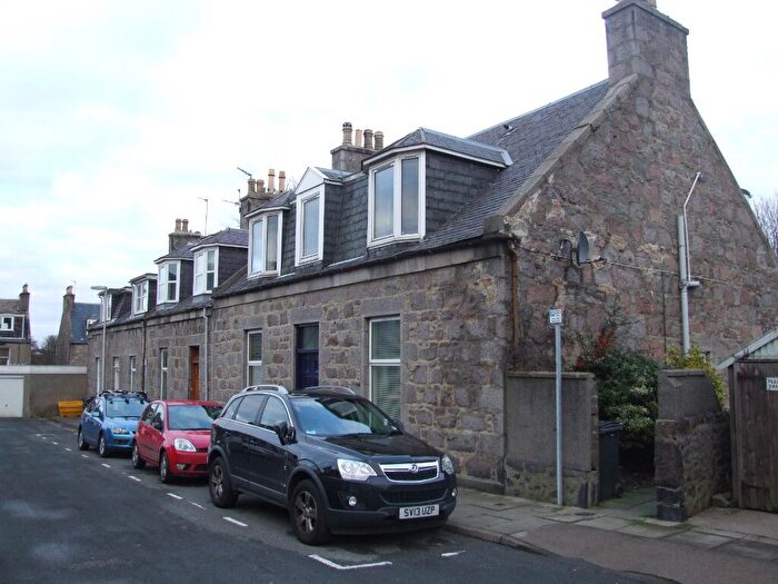 3 Bedroom Flat To Rent In View Terrace, Rosemount, Aberdeen, AB25