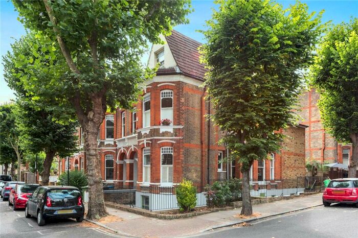 2 Bedroom Apartment To Rent In Sotheby Road, London, N5