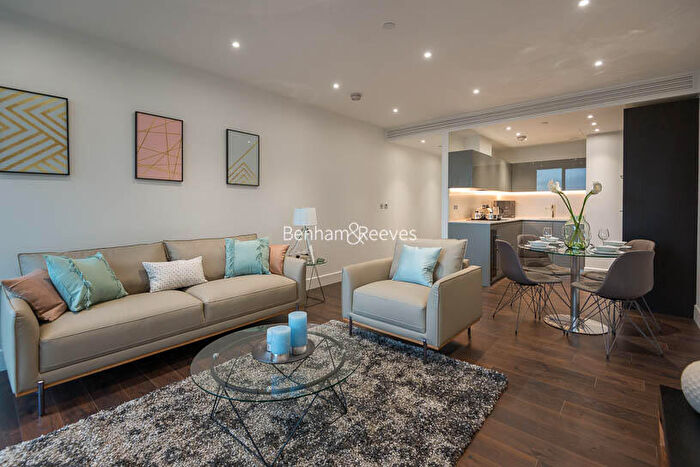 2 Bedroom Apartment To Rent In Stable Walk, Aldgate East, E1