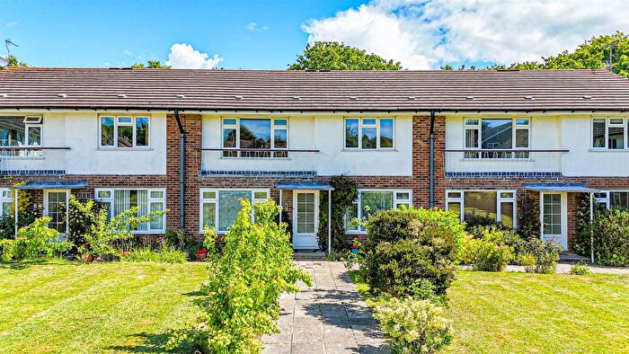 2 Bedroom Flat For Sale In Fairlight Gardens, Fairlight, Hastings, TN35