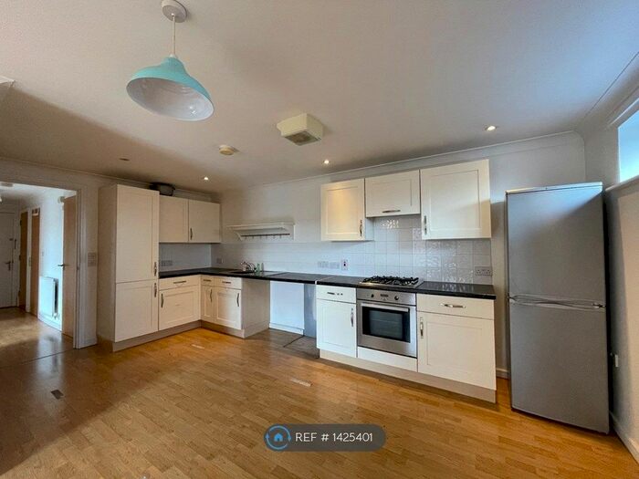 2 Bedroom Flat To Rent In Lewis Gardens, London, N16