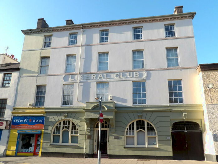2 Bedroom Apartment To Rent In Bangor Street, Caernarfon, Gwynedd, LL55