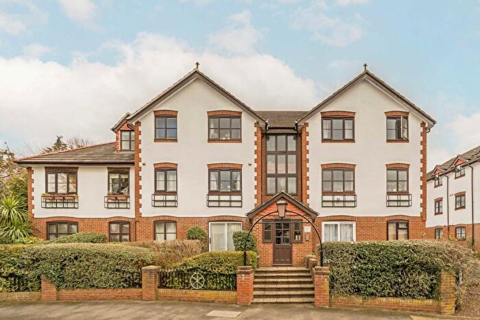 2 Bedroom Flat To Rent In Lenelby Road, Surbiton, KT6