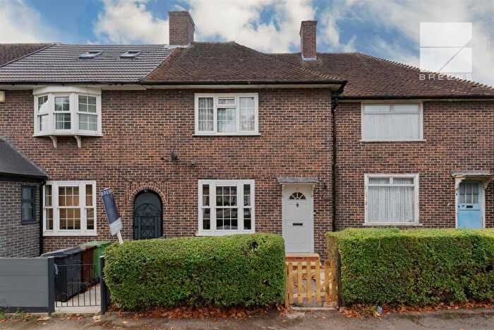 2 Bedroom House For Sale In Manor Farm Drive, London, E4