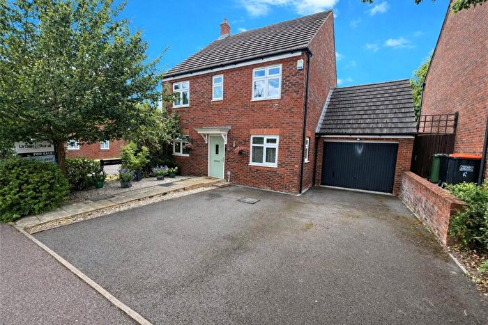 4 Bedroom Detached House For Sale In Lake View, Houghton Regis, Dunstable, Bedfordshire, LU5