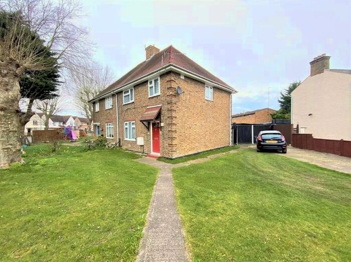 3 Bedroom Semi-Detached House To Rent In Longmead Road, Hayes, UB3