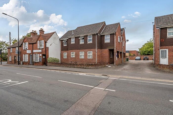 2 Bedroom Flat For Sale In Thatcham, Berkshire, RG18