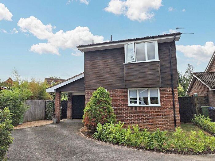 3 Bedroom Detached House For Sale In The Beeches, Trowbridge, BA14