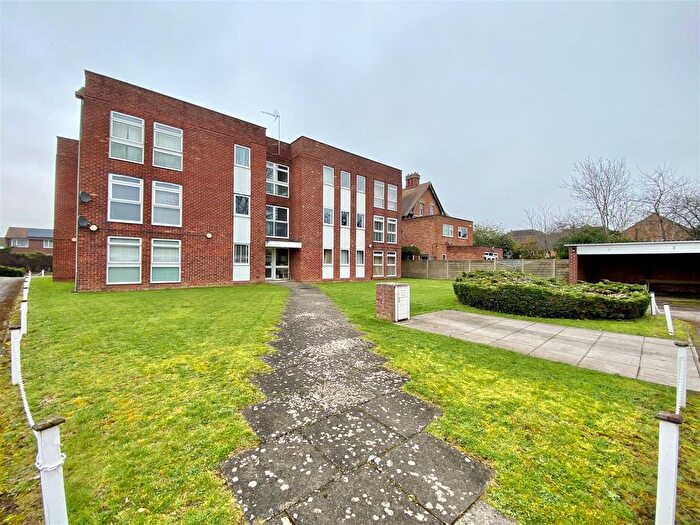 2 Bedroom Flat For Sale In Barnwood Road, Barnwood, GL4