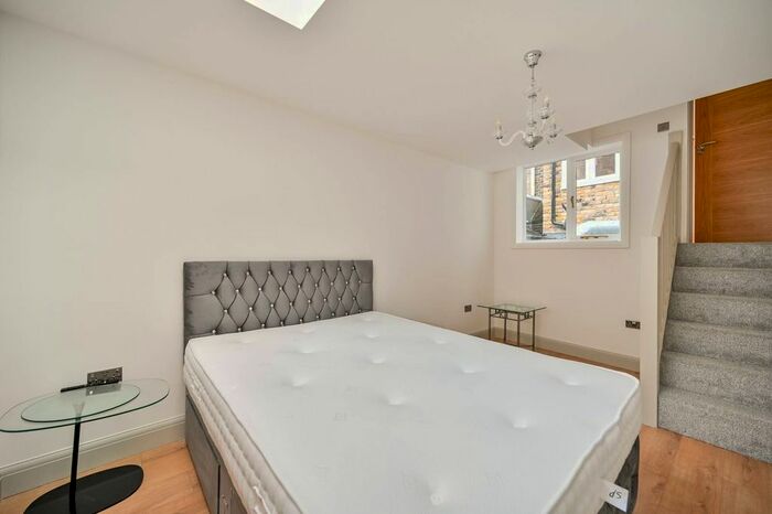 2 Bedroom Flat To Rent In Upper Richmond Road, Putney, London, SW15