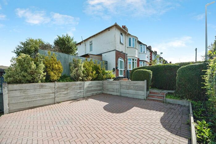 3 Bedroom Semi-Detached House For Sale In Brades Road, Oldbury, B69
