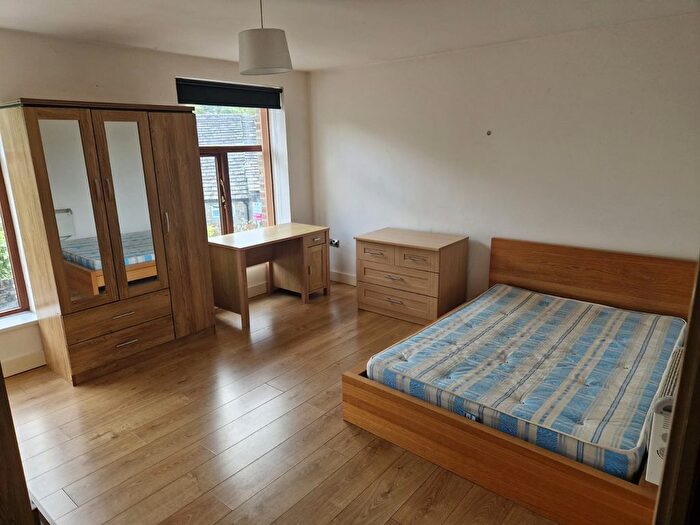 2 Bedroom Flat To Rent In Bay Hall Common Road, Birkby, Huddersfield, HD1