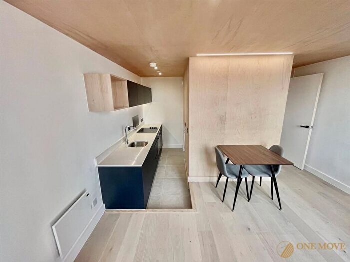 2 Bedroom Flat To Rent In Sky Gardens, Manchester, M15