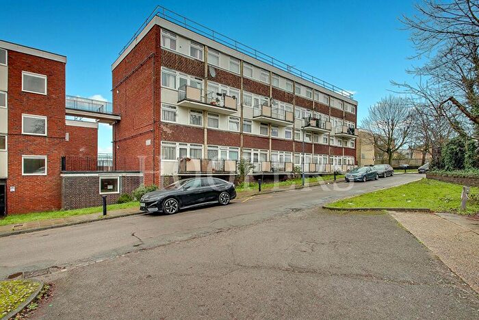 2 Bedroom Maisonette For Sale In Ainsworth Close, London, NW2