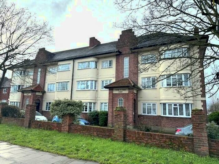 3 Bedroom Flat To Rent In Alexandra Avenue, Harrow, HA2