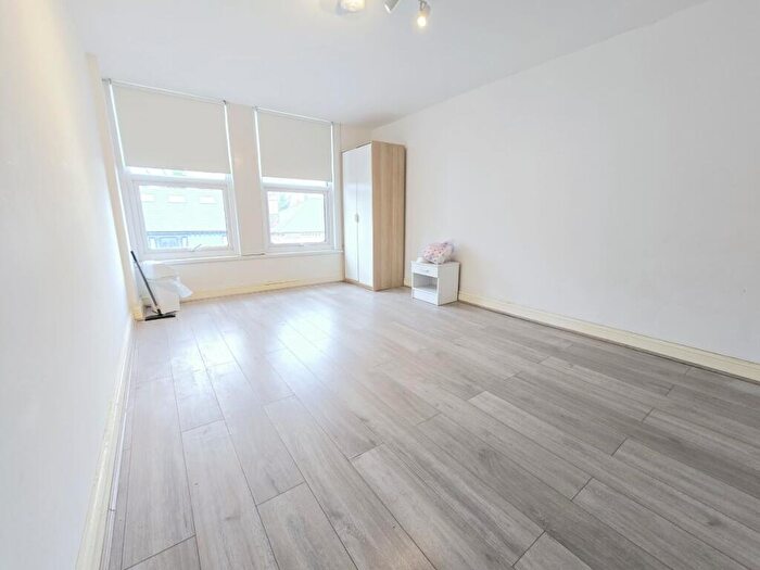 2 Bedroom Flat To Rent In Turnpike Lane, N8