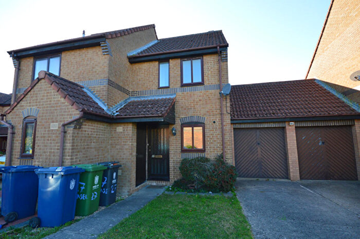 2 Bedroom House To Rent In Teasel Way, Cambridge, CB1