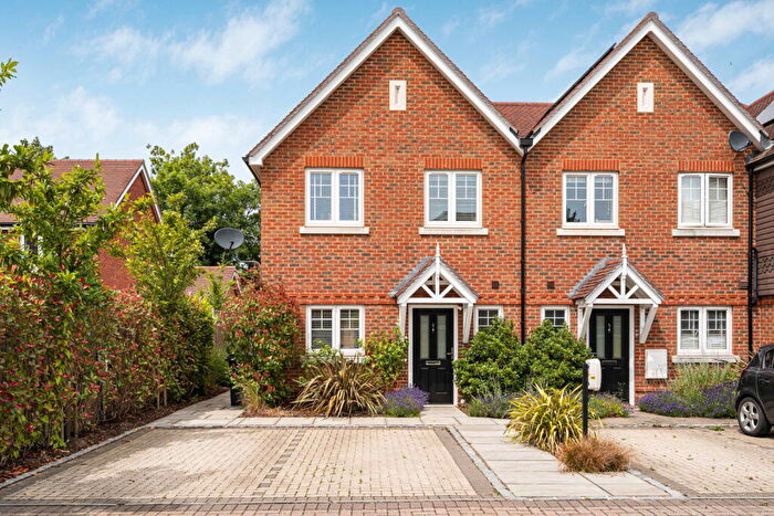 3 Bedroom End Of Terrace House For Sale In Chilworth, Guildford, GU4