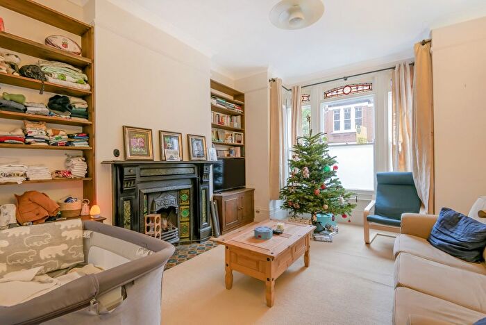 1 Bedroom Flat To Rent In Calabria Road, Highbury, London, N5
