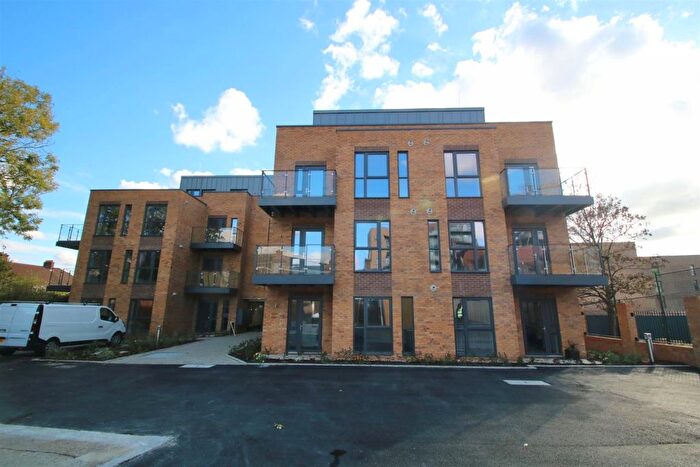 1 Bedroom Flat To Rent In Dominion Court, London Road, TW3