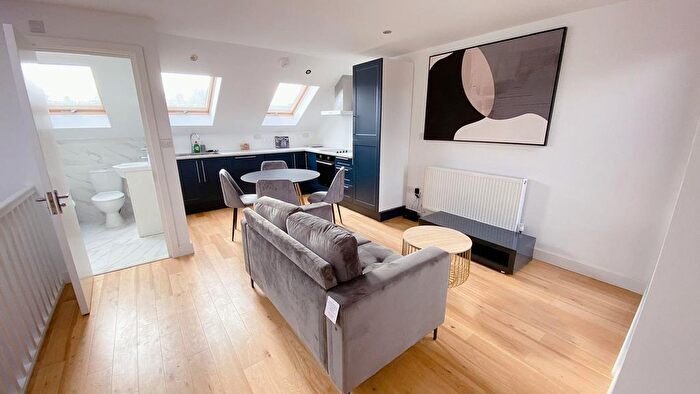 1 Bedroom Flat For Sale In Hereford Road, London, W3