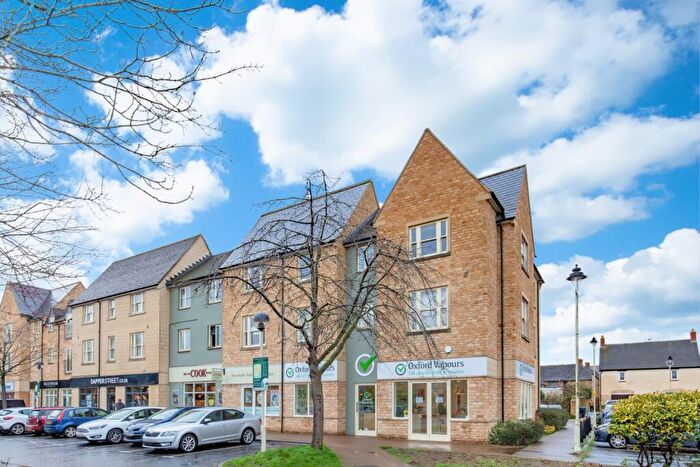 2 Bedroom Apartment To Rent In Mill Walk, Witney, OX28