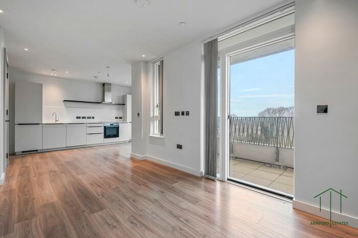 2 Bedroom Flat To Rent In Merrion Avenue, Stanmore, HA7