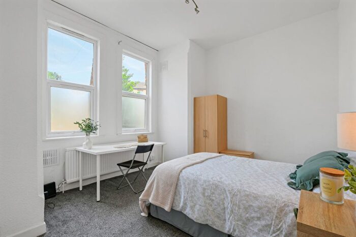 2 Bedroom Flat To Rent In Arthur Street, Arboretum, Nottingham, NG7