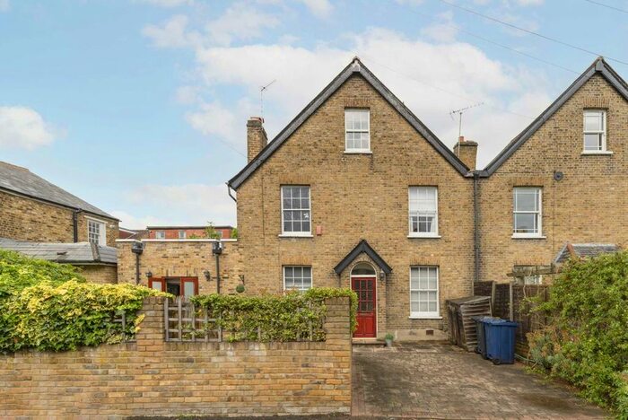 3 Bedroom Property To Rent In Park Place, London, W5