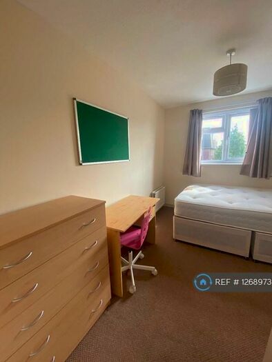 5 Bedroom Semi-Detached House To Rent In Bradshaw Road, Chichester, PO19