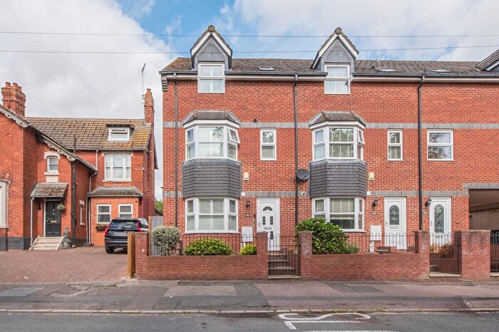4 Bedroom End Of Terrace House For Sale In Park View, Kettering, NN16