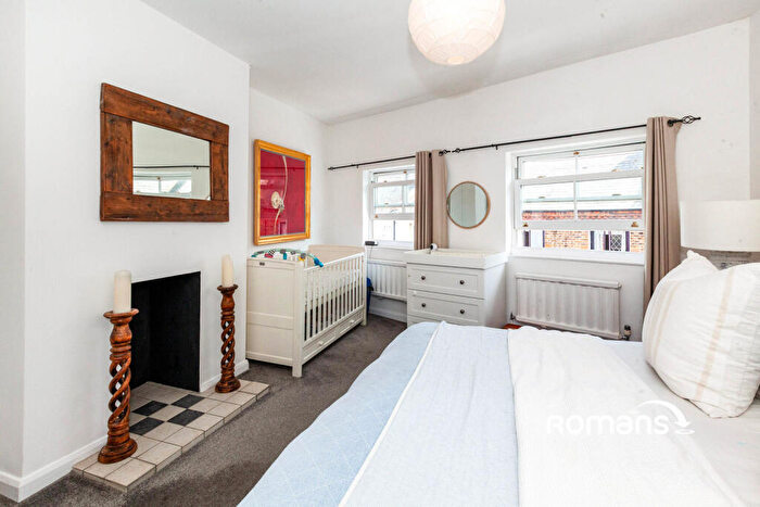 3 Bedroom Semi-Detached House To Rent In Helena Road, Windsor, SL4